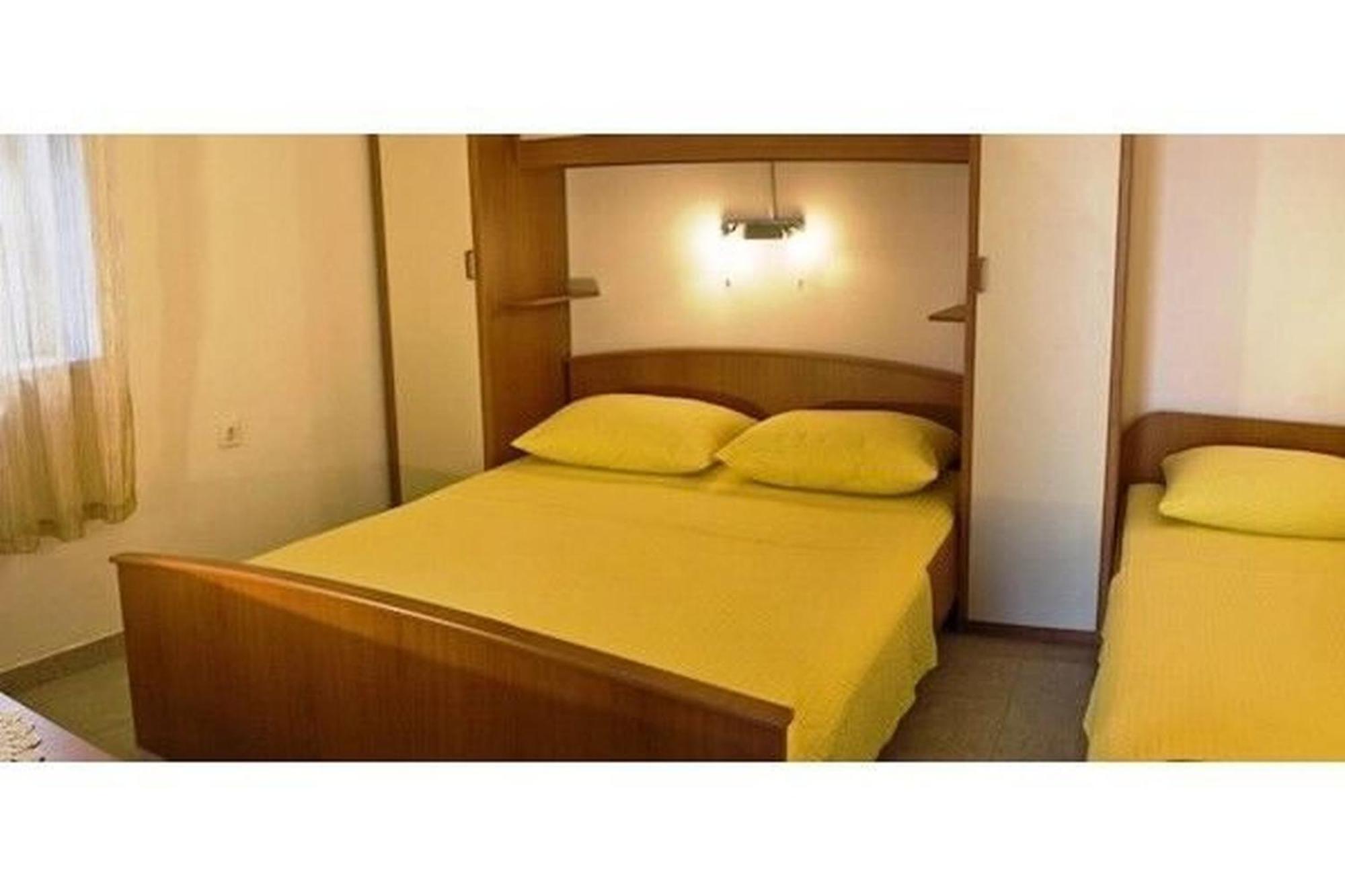 Apartments And Rooms Florijan Клек Екстериор снимка